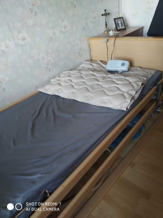 Łóżko odleżynowe i wózek inwalidzki + zestaw akcesoriów GRATIS