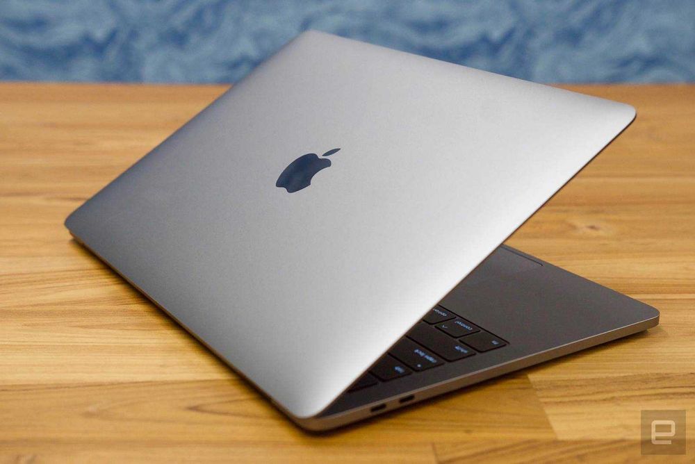 Ноутбук MacBook Pro 13 2019 i5/8GB/256GB Стан 9/10
