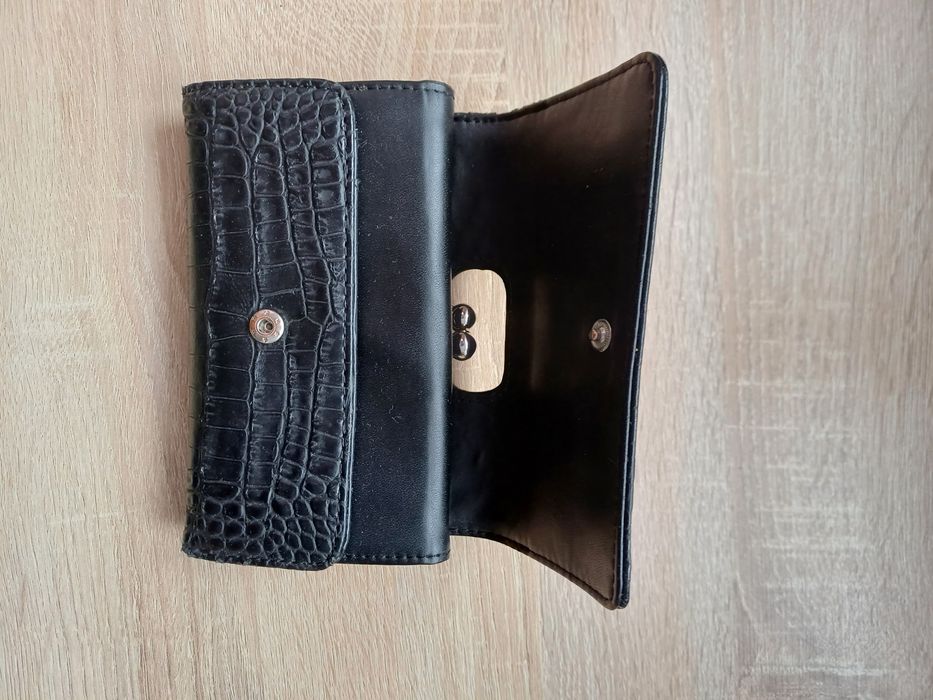 Czarny portfel RE Accessories mały pojemny portmonetka 14x9cm