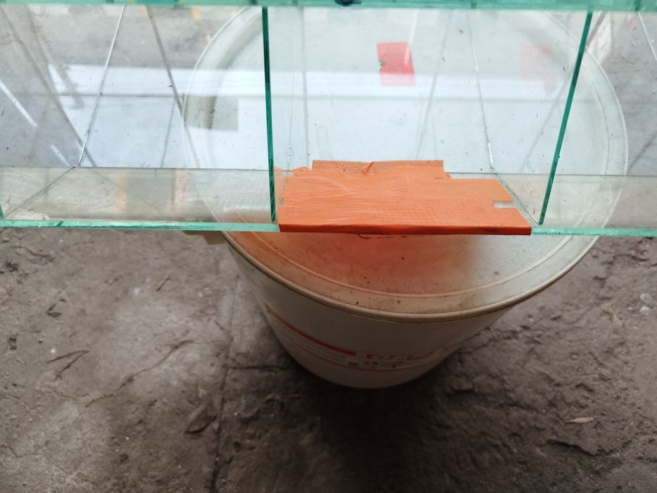 Regał szklany sklepowy