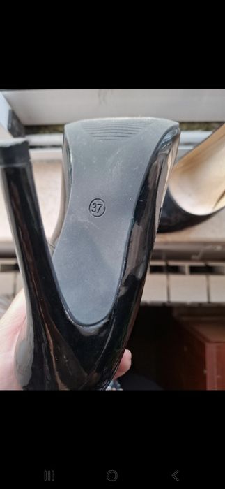 Sapatos salto alto classicos vinil preto