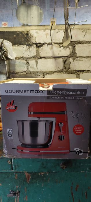 Миксер с чашей  в отличном состоянии