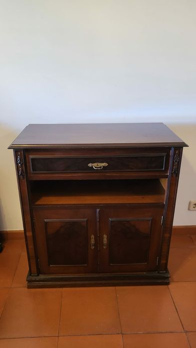 Móvel pequeno em madeira