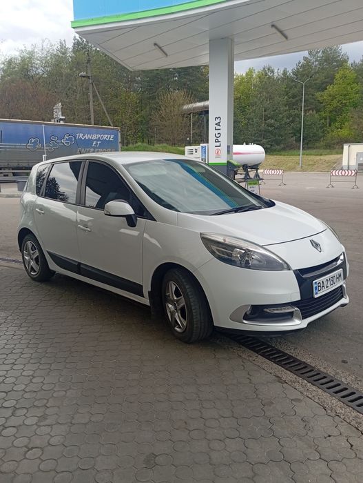 ТЕРМІНОВО. Продам Рено Сценік економний дизель.