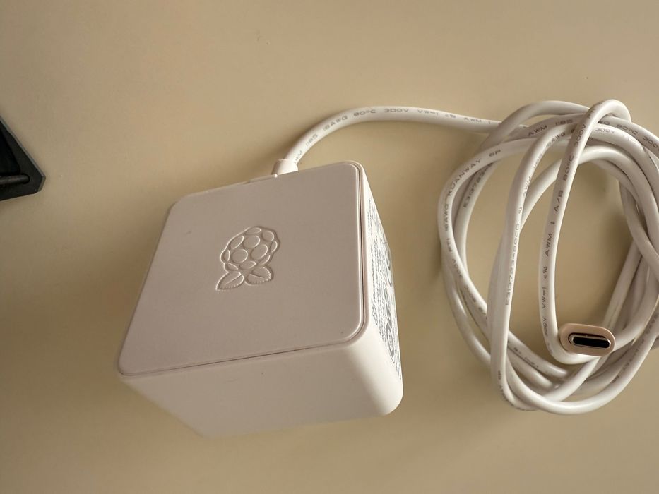 Raspberry Pi 4 B / 4 GB SDRAM + SSD 128GB + caixa + fonte - como novo