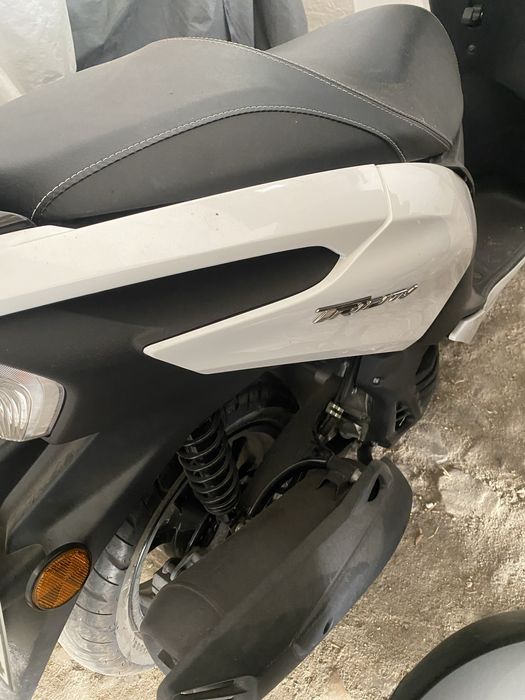 TricityYamaha 125 com 2100Km