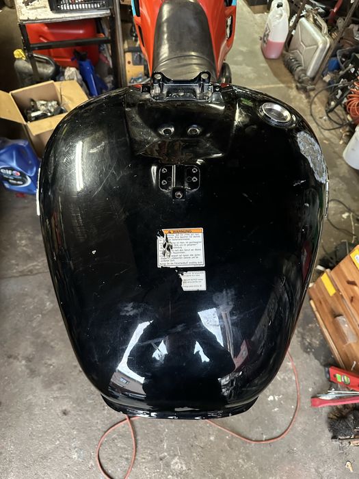 Zbiornik suzuki intruder vlr 1800