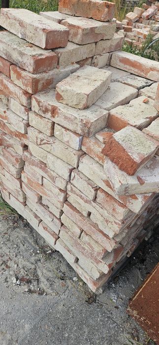 Cegła z rozbiórki. Solidna.