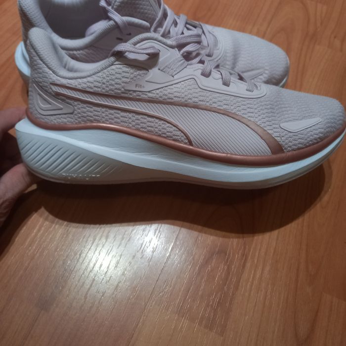 Кросівки жіночі PUMA, розмір 40(25,5см.), в гарному стані.