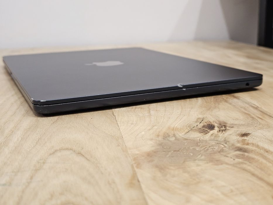 Macbook air m2. 8/256