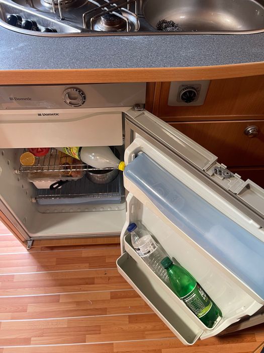 Frigorífico trivalente super funcional - Dometic - ótimo preço