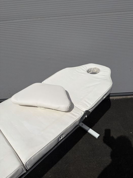 Кресло - кушетка косметологическое.