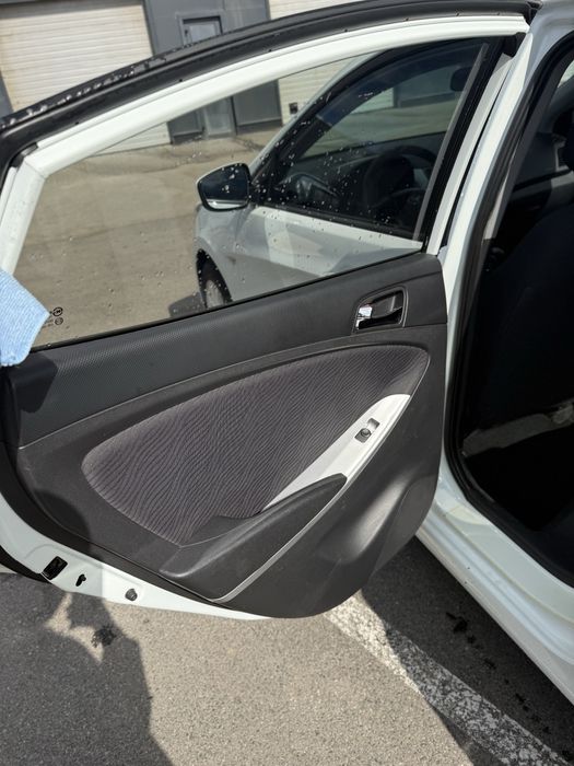 Hyundai accent 2012