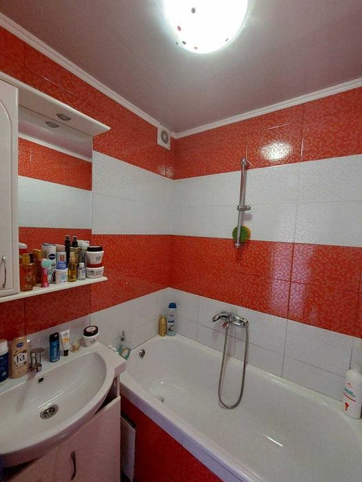 продається 3-кім квартира в пригороді. с.Микитинці.