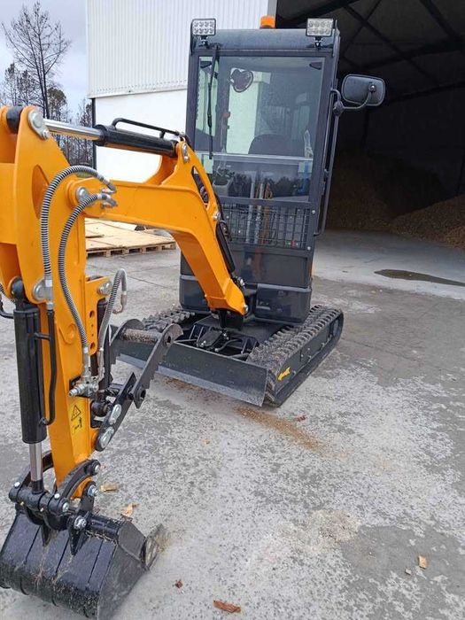 Mini Giratória (nova) 1700 kg com cabine