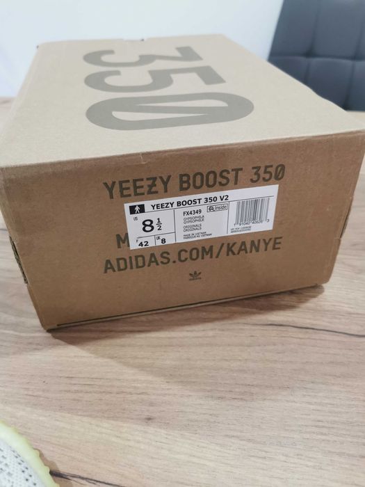 Yeezy Boost 350 V2 FX4349 rozmiar 42 Nowe