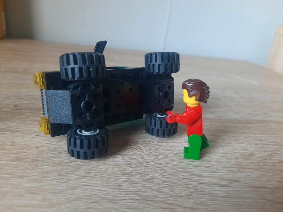 Klocki lego samochód osobowy 2