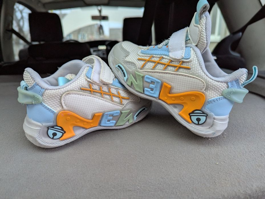 Продам дитячі кросівки