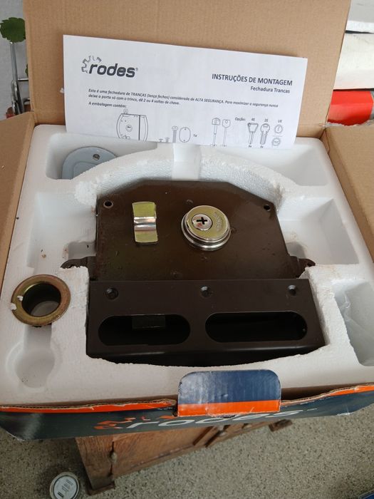 Fechaduras novas para portas ou portões