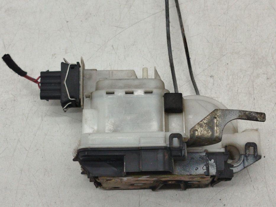 Fecho da Porta Frente Esquerdo - VOLKSWAGEN Polo Classic (6V2) | 95 - 09