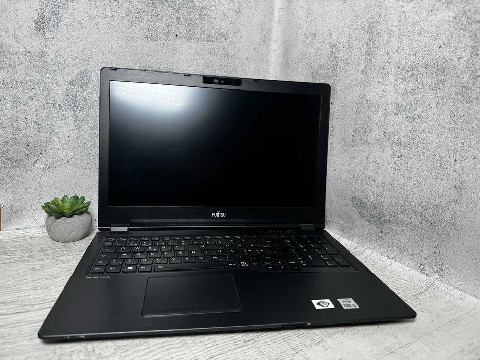 Ноутбук Fujitsu LIFEBOOK U7510 15.6" FHD / i5-10310U / 16 GB / SSD 512 GB / для навчання, роботи, легкий
