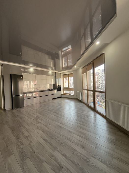 Продається квартира з великою кухнею 30м.,в ЖК закритого типу, з ремонтом,частково меблі.