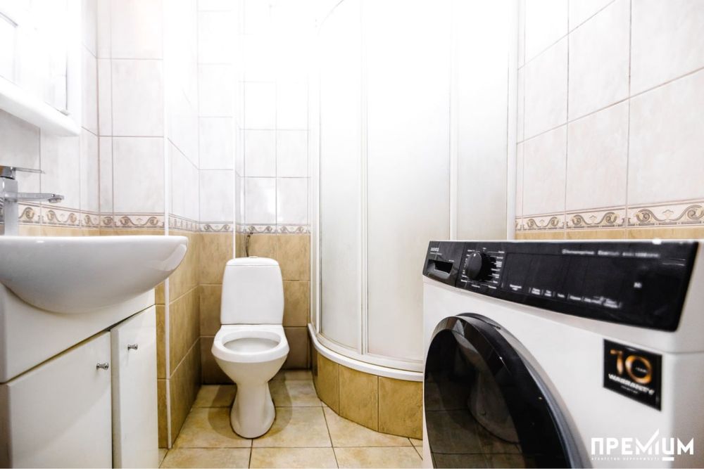 ПРОДАЖ Половина будинку 6 кімнат центр міста