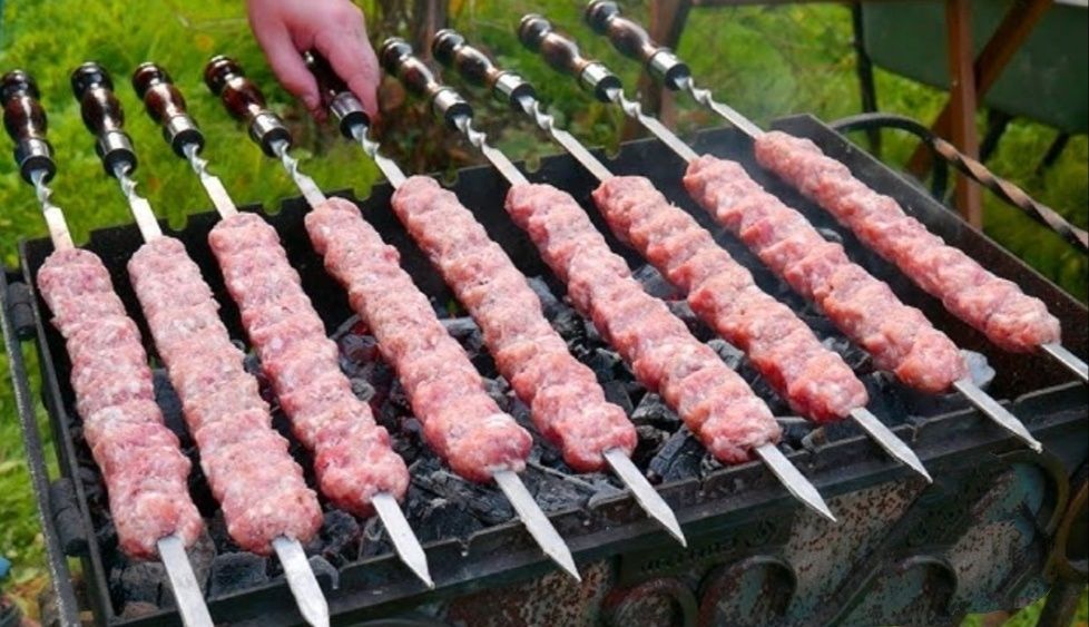 Прокат. Мангал, вугілля, шампури.