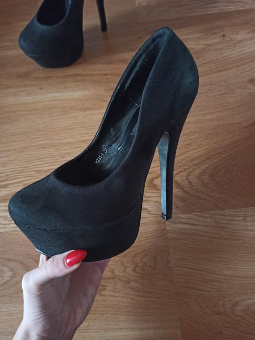 Szpilki zamszowe Vices Woman 37