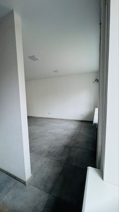 2-ка під бізнес в прохідному місці біля ринку