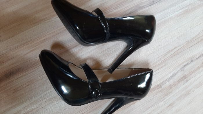 Czarne lakierowane szpilki r 38