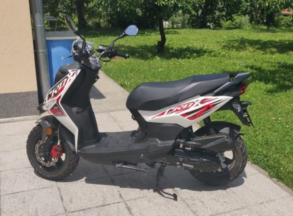 Scooter 50cc – Económica, Prática e Pronta a Andar