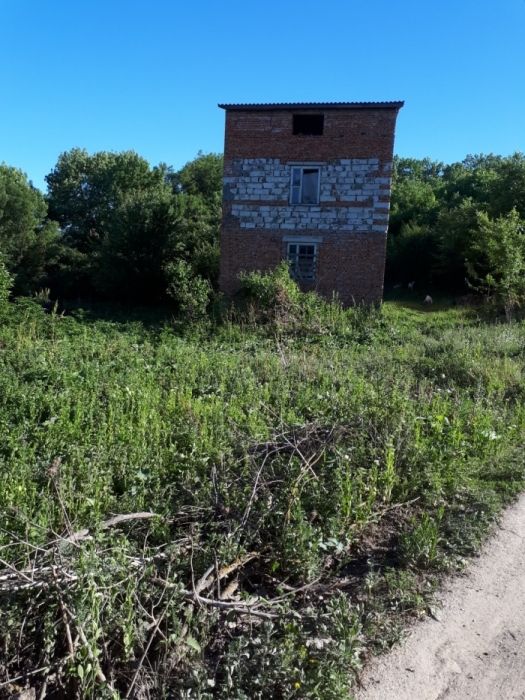 Продається недобудований 2-х поверховий будинок