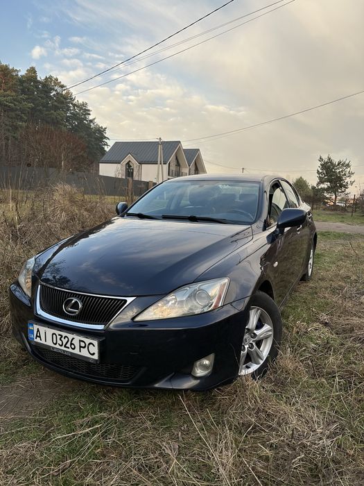 Продається авто, готове до експлуатації кожного дня, це авто є комфортним у пересуванні як містом так і по трасі, зараз технічний стан авто є дуже хороший не потребуючий вкладень, по кузову та салону є пошкодження в здобуті шляхом експлуатації. в
ДТП авто не було. Використовувалось в
основному для сімейних та робочих поїздок,
Хороша комплектація та якісна аудіо система .
Можливий не великий торг