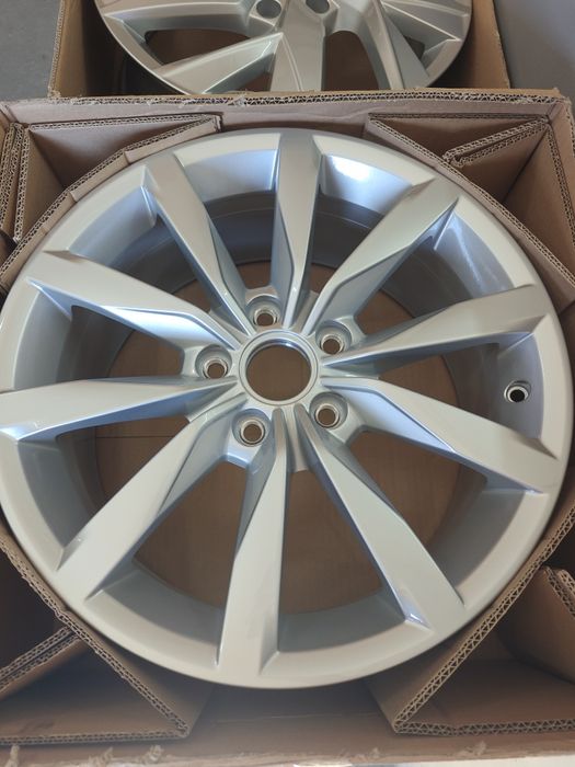 Felgi NOWE oryginał Volkswagen 17"