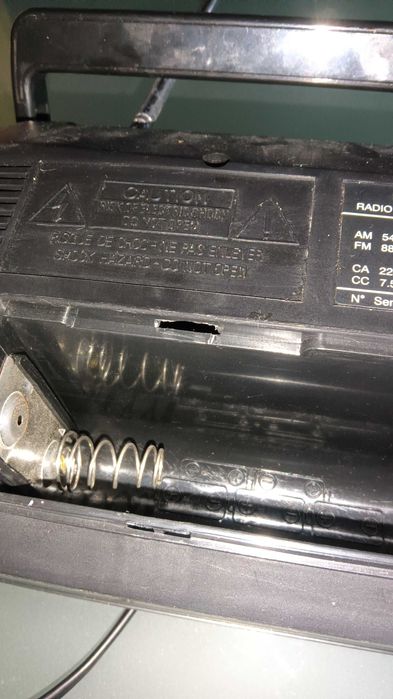 Radio a pilhas e electricidade com leitor cassete