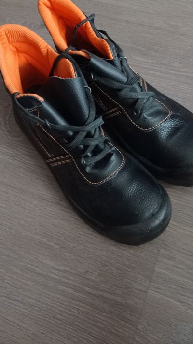 Ботинки рабочие  с усиленным носком