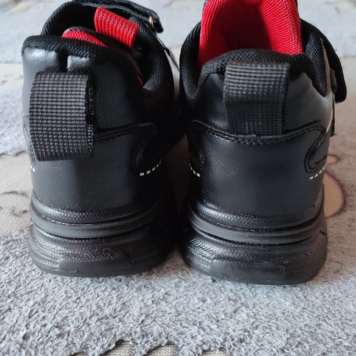 Демісезонні кросівки