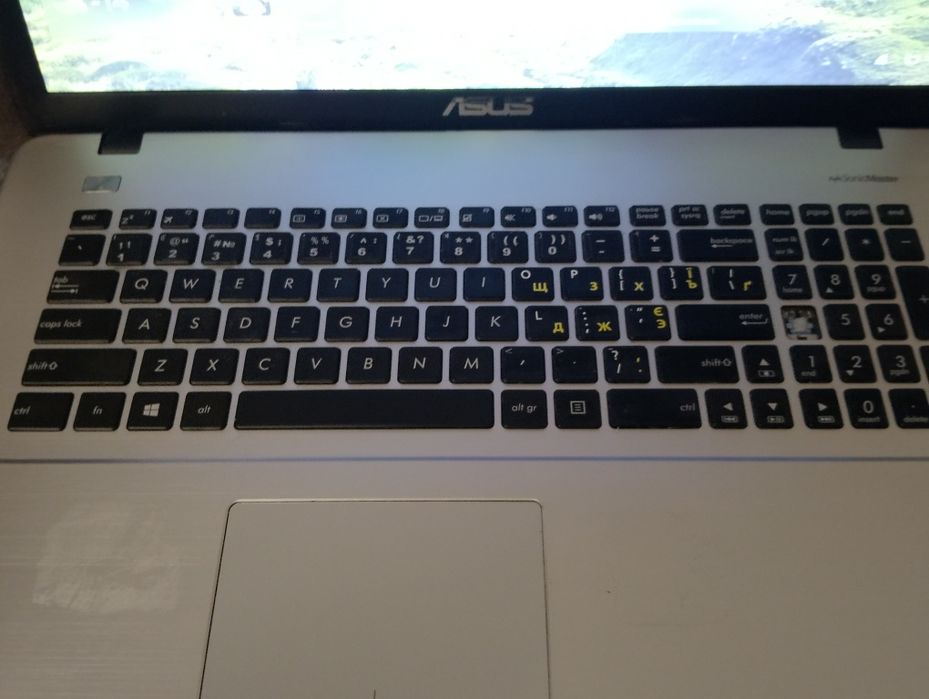 Продам ноутбук ASUS
Продається ноутбук ASUS у робочому стан