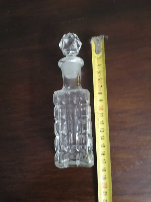 Glass bottle with cap495639424381102081