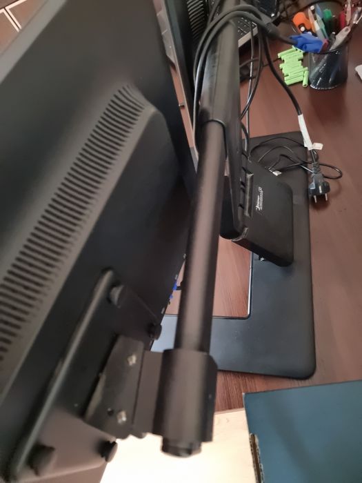 Podstawa z monitorami