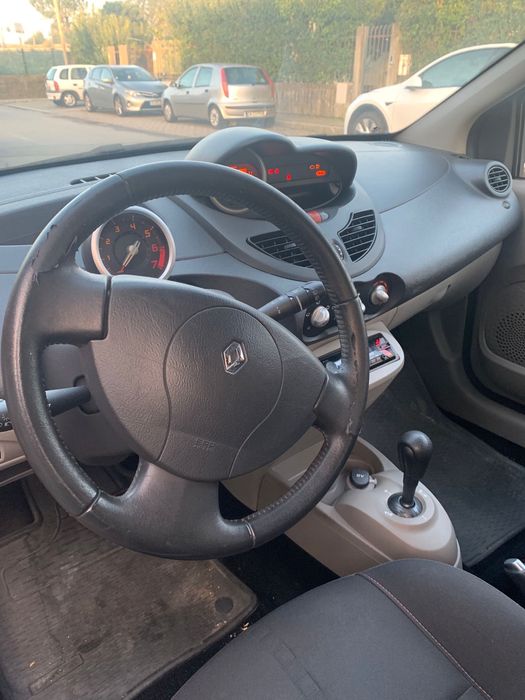 Renault twingo vermelho