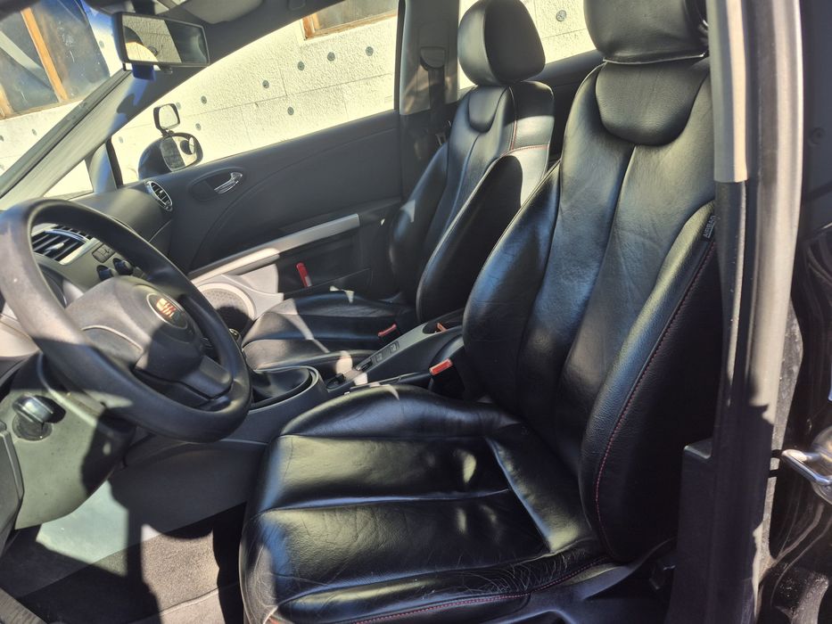 Продається навчальний Seat Leon, 2005.