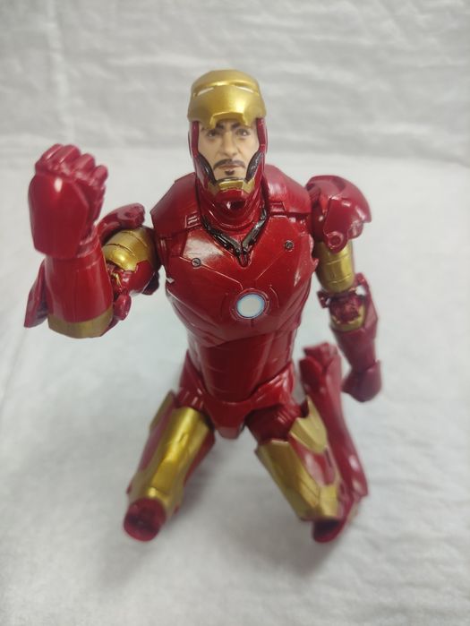 Фігурка Marvel Legends Iron Man
