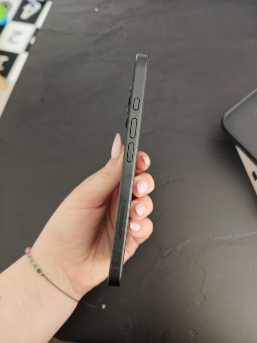 iPhone 16  czarny
