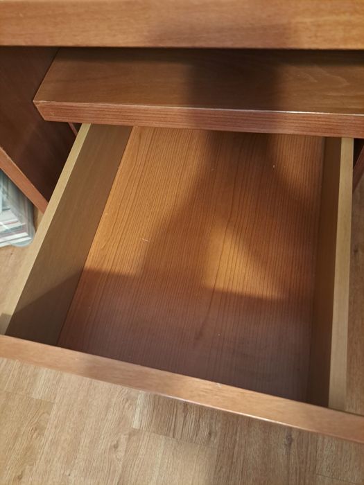 Secretária e cadeira de escritório