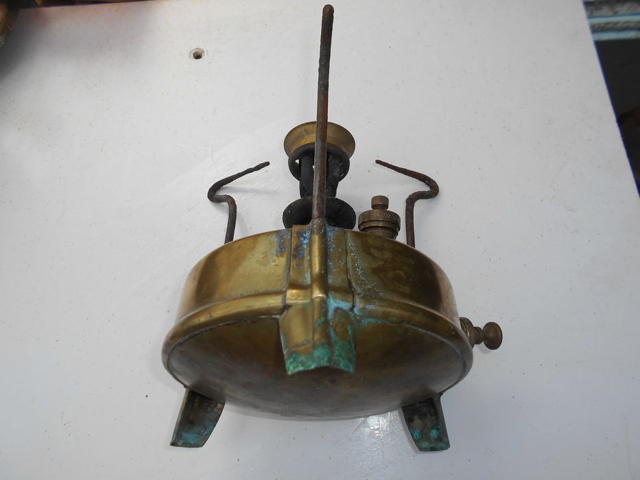 Fogão a petróleo antigo
