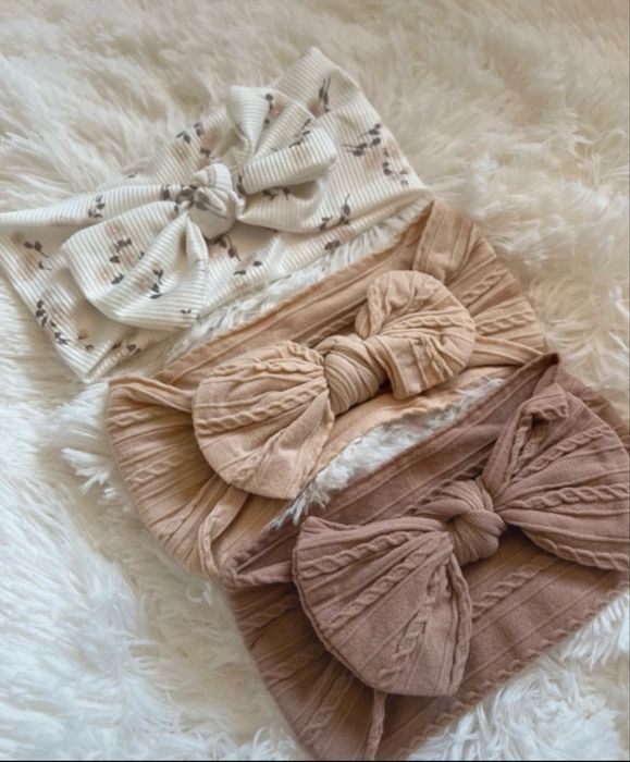 Bezowe opaski niemowlece