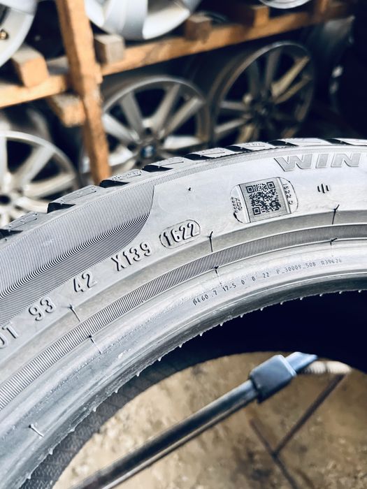 Шини Резина Зимові 255 40 18 Pirelli Sottozero3 RFT 2шт