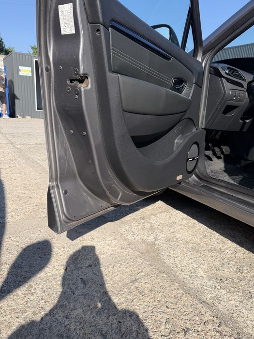 RENAULT  scenic  BASSE.